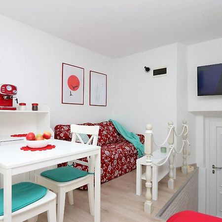 Sha La La - Charming, Unique Studio In A Historic Building Next To A Castle, Wifi, Smart Tv, Washer-Dryer 巴卡尔 外观 照片