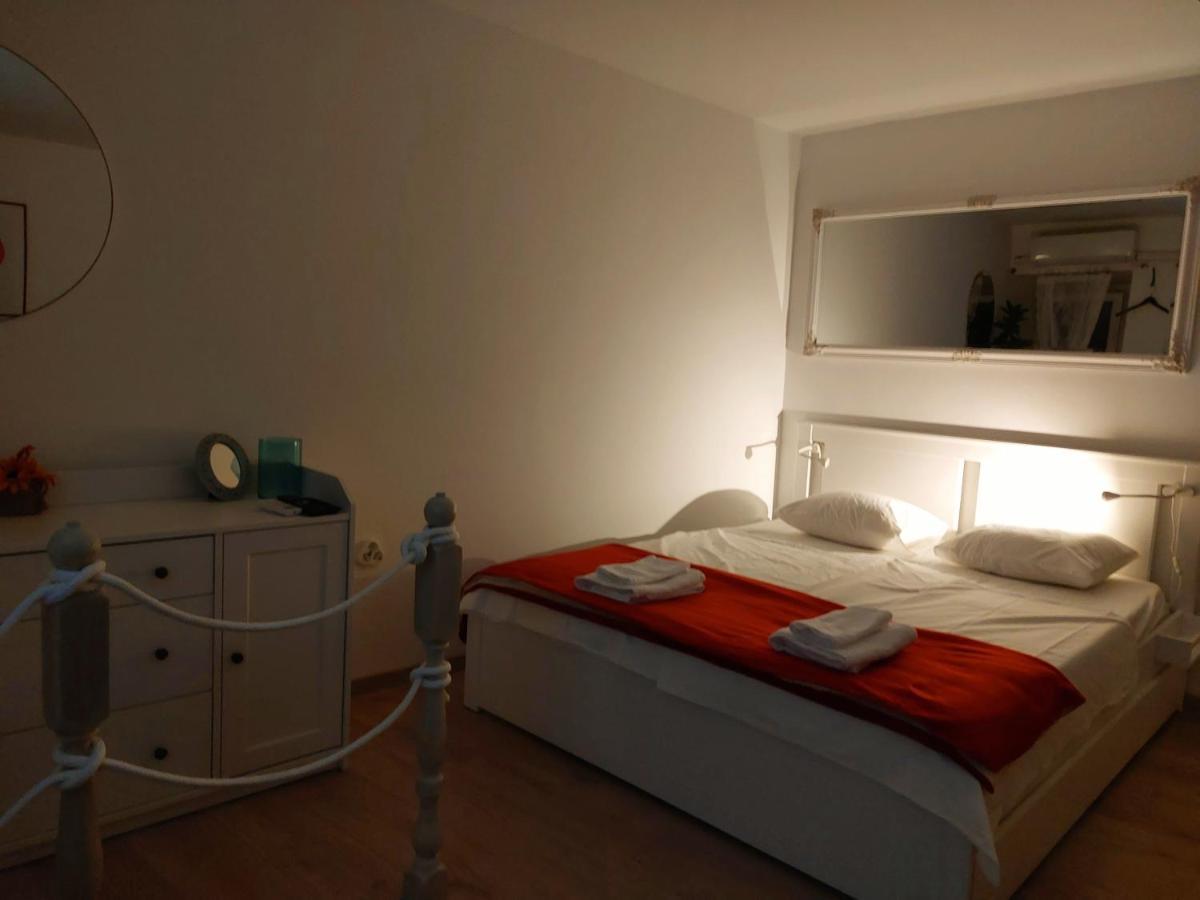 Sha La La - Charming, Unique Studio In A Historic Building Next To A Castle, Wifi, Smart Tv, Washer-Dryer 巴卡尔 外观 照片