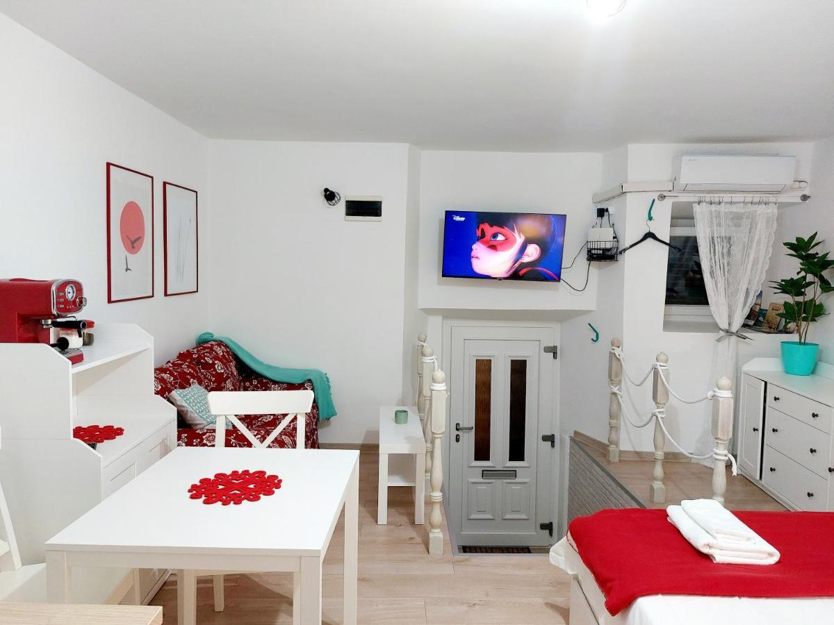 Sha La La - Charming, Unique Studio In A Historic Building Next To A Castle, Wifi, Smart Tv, Washer-Dryer 巴卡尔 外观 照片