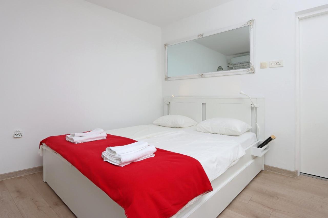 Sha La La - Charming, Unique Studio In A Historic Building Next To A Castle, Wifi, Smart Tv, Washer-Dryer 巴卡尔 外观 照片