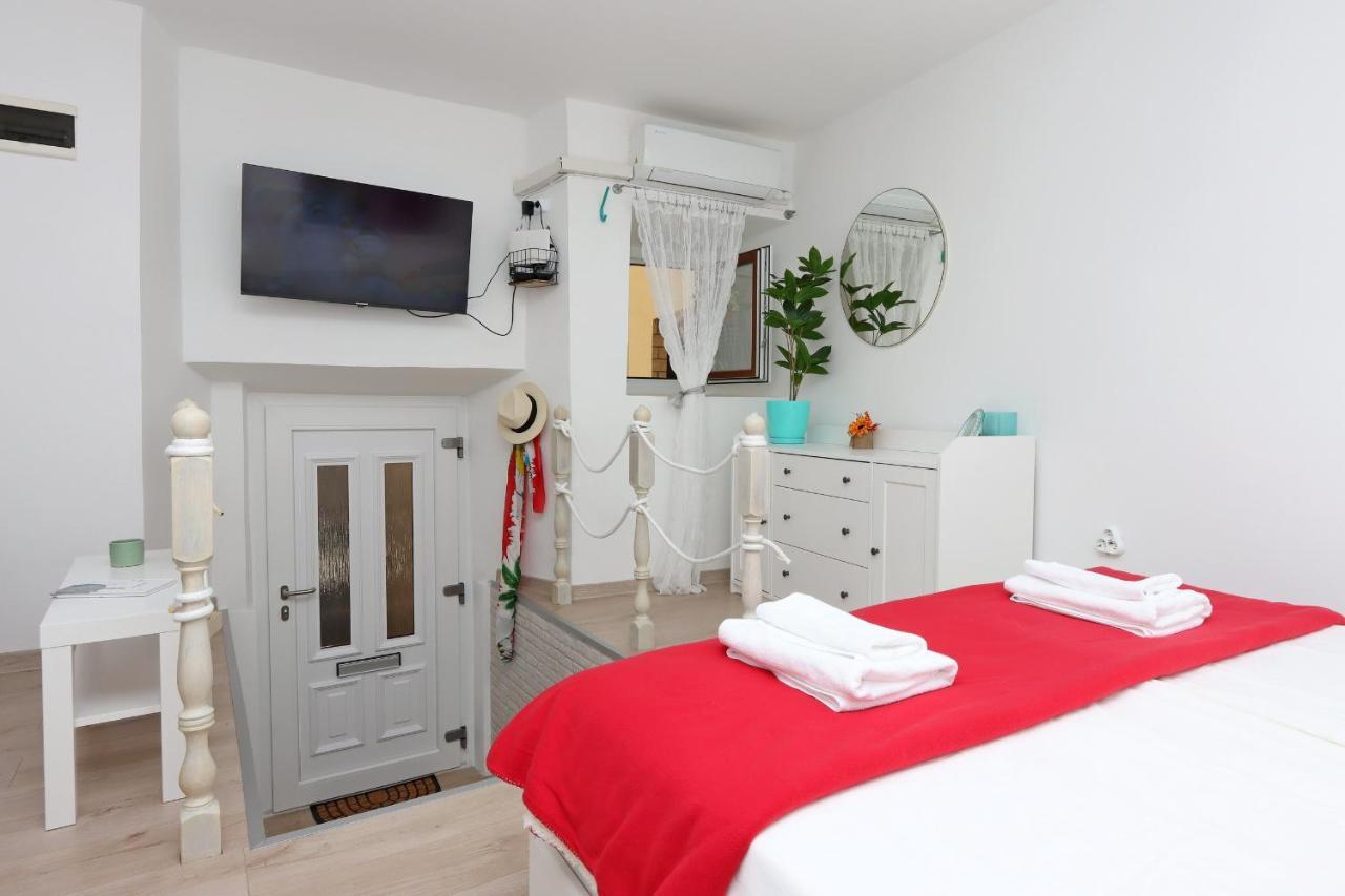 Sha La La - Charming, Unique Studio In A Historic Building Next To A Castle, Wifi, Smart Tv, Washer-Dryer 巴卡尔 外观 照片