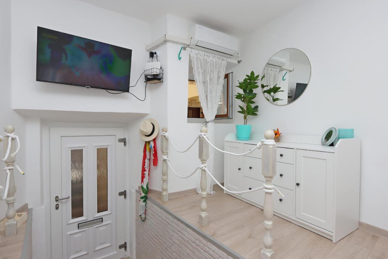 Sha La La - Charming, Unique Studio In A Historic Building Next To A Castle, Wifi, Smart Tv, Washer-Dryer 巴卡尔 外观 照片